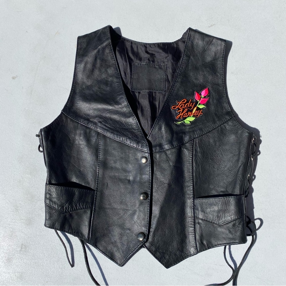 ♥️Customized hand made vest black, 2 Harley Davidson patches unknown material